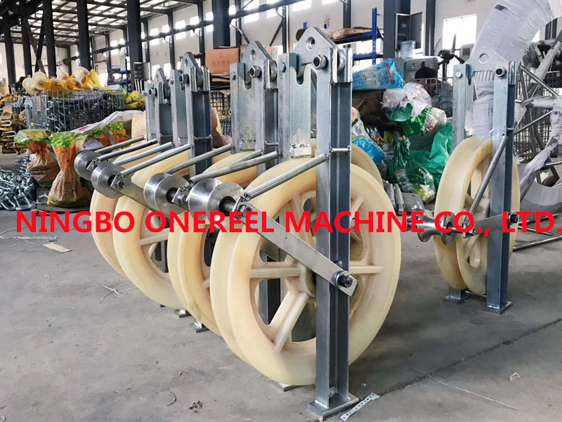 Pulley Block with Grounding Roller 