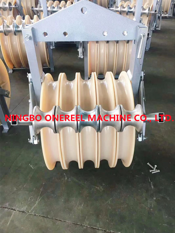 Pulley Block with Grounding Roller 