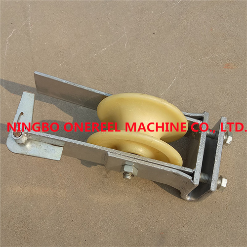 Crossarm Mounted Stringing Block